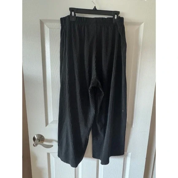 ASOS Black Pleated Wide Leg Crop Pants Elastic Waist Women's Size 10 - Picture 2 of 7